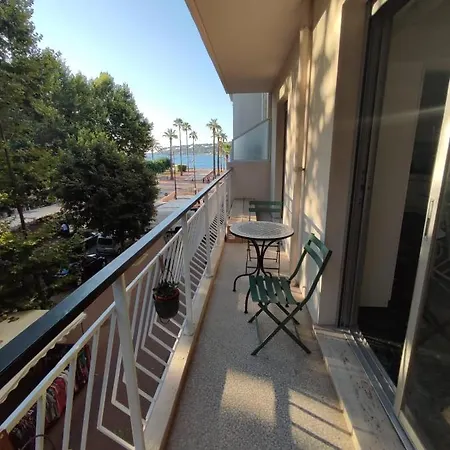 Brand New 2 Bdr In With Ac And Sea View 昂蒂布