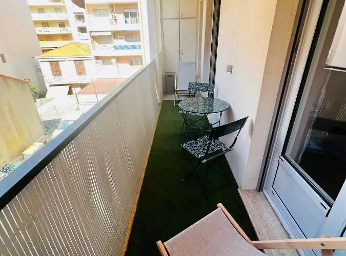 Brand New 2-bedroom In With Ac And Sea View *