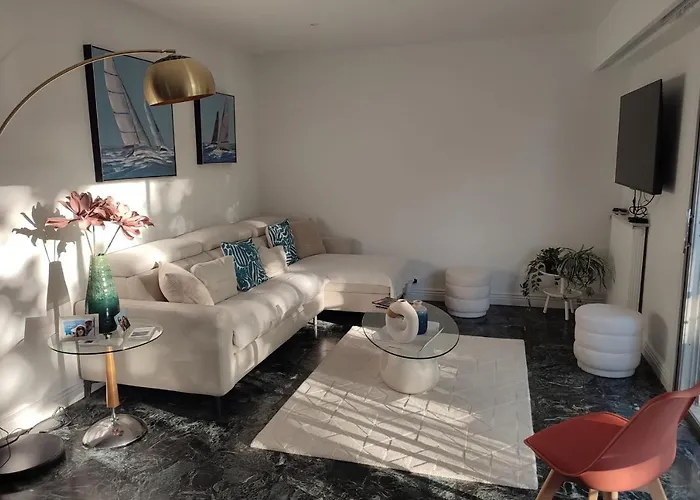 Hébergement de vacances Brand New 2-bedroom In With Ac And Sea View