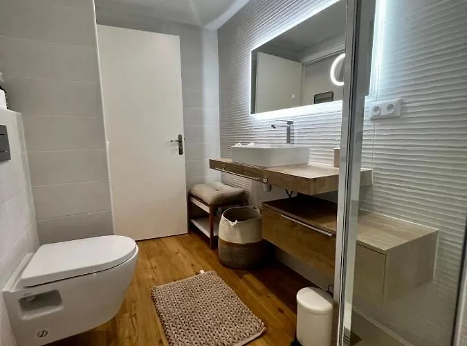 Brand New 2-bedroom In With Ac And Sea View Hébergement de vacances