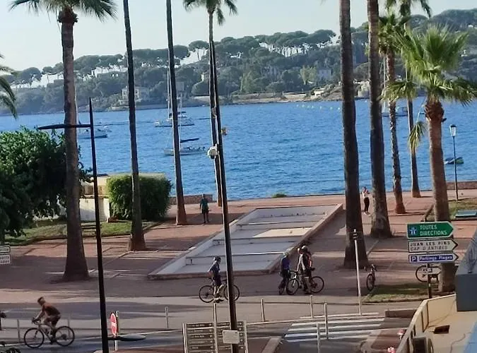 Brand New 2-bedroom In With Ac And Sea View Hébergement de vacances *