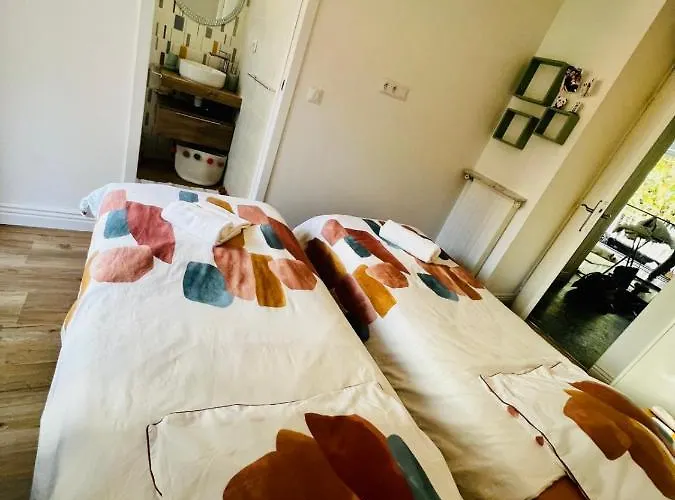 Brand New 2-bedroom In With Ac And Sea View Hébergement de vacances *