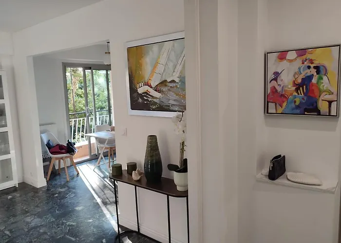 Brand New 2-bedroom In With Ac And Sea View Hébergement de vacances Antibes